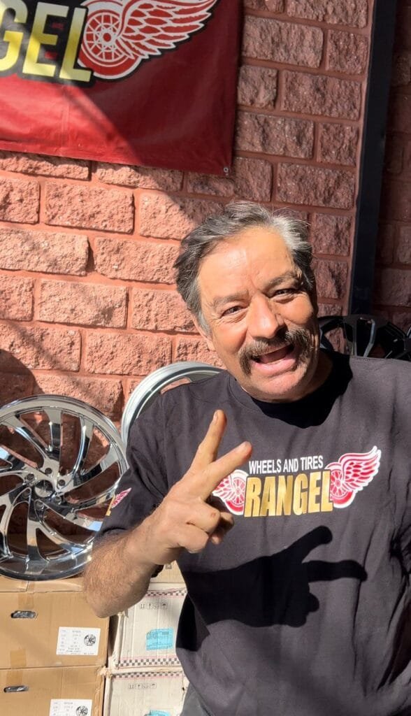 Martín Vaca de Mexicánicos Visita Llantas y Rines Rangel